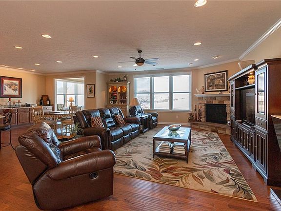 4th image of 8884 Julia Ann Dr