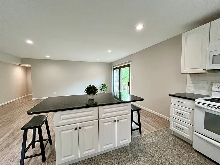 702 Meadow Woods Ln — Photo 17