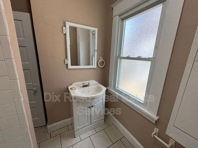 708 Elwood St — Photo 12