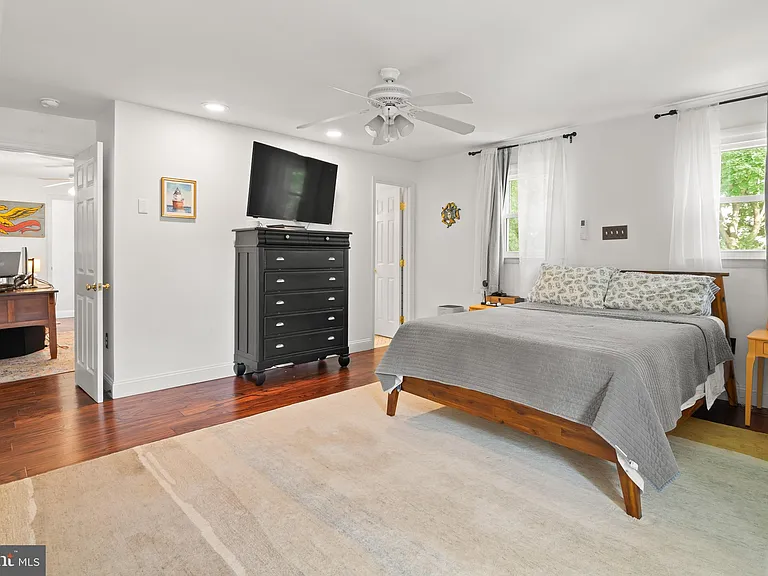 214 Sumner Rd — Photo 27