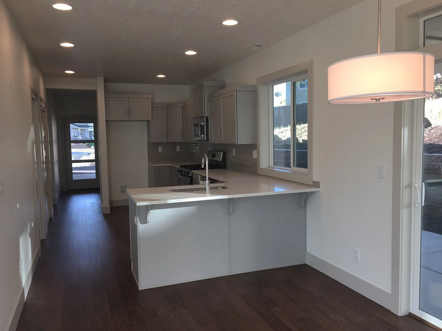 3 Bedroom / 2 Bathroom Home in SE Bend — Photo 4