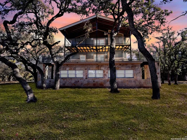 19 Lynn Pl, Leakey, TX 78873