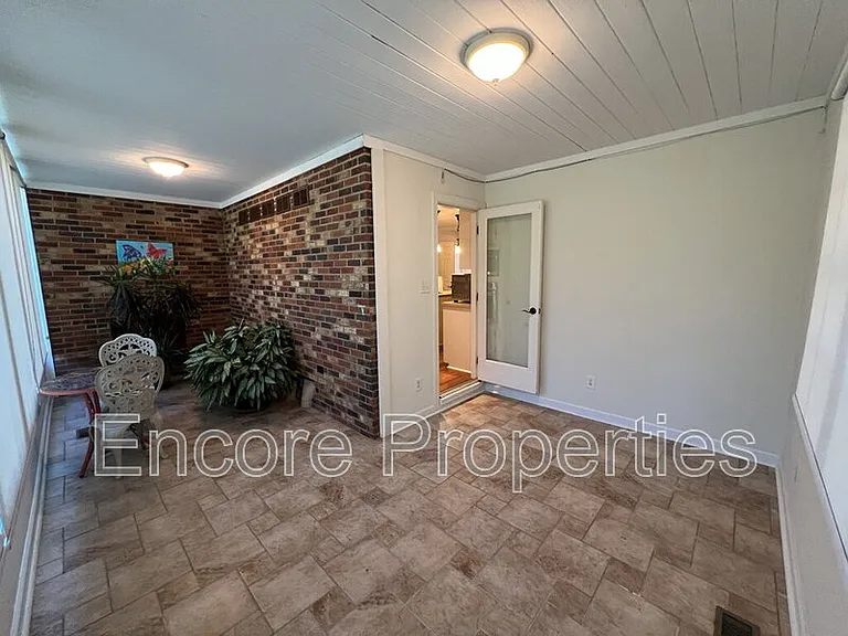 105 Baybrook Ct — Photo 22