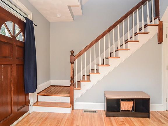 5th image of 275 Christian St