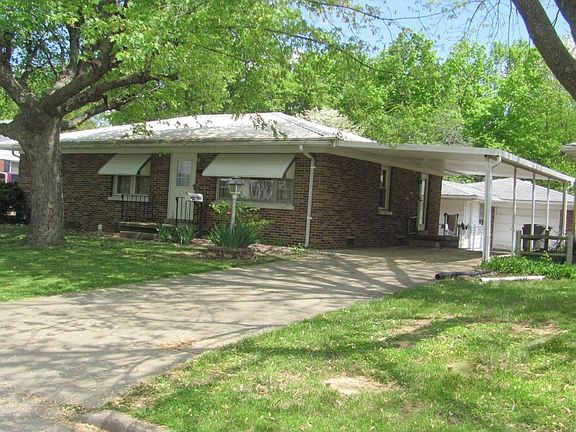 3rd image of 805 N Kelsey Ave
