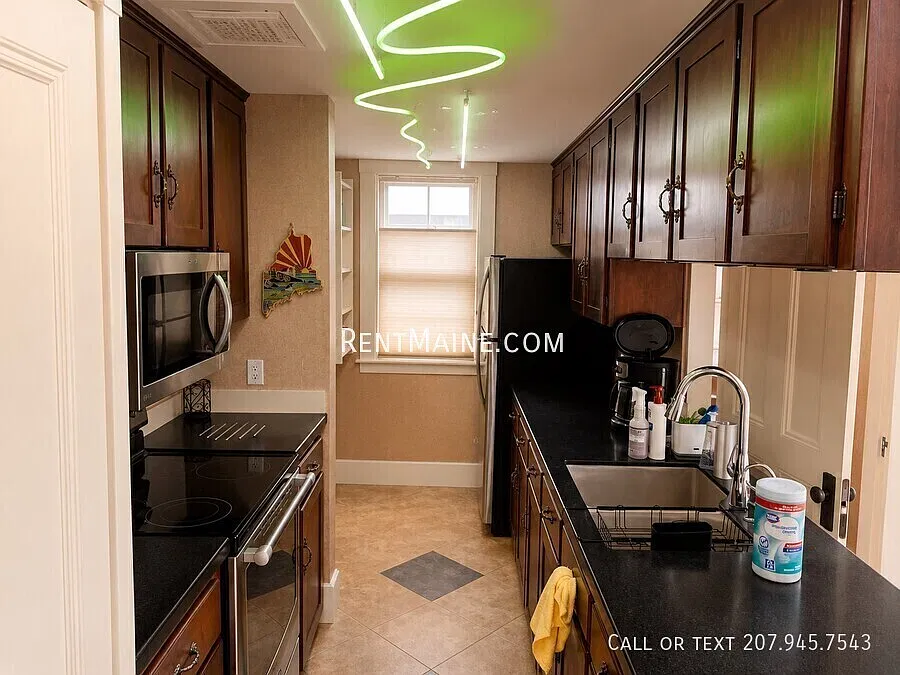 3 bed, 1.5 bath, 1900 sqft, $2,800 — Photo 4