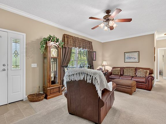 5th image of 915 Keller Ln