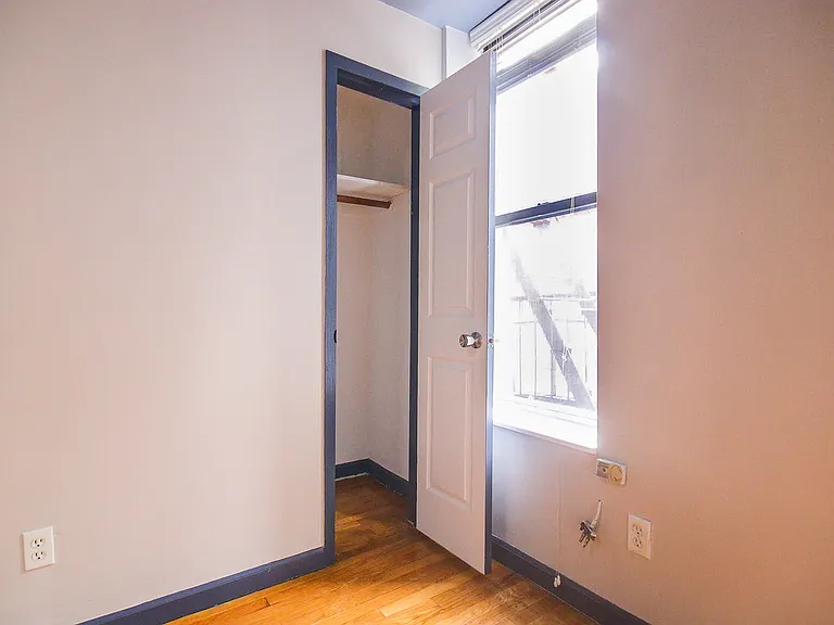 512 E 5th St #24 — Photo 12