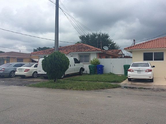 4th image of 221 NW 32nd Pl