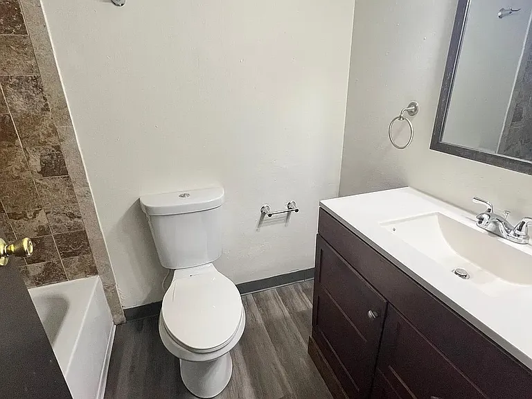 931 Old Marion Rd NE #108 — Photo 3