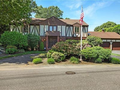 82 Mountain Laurel Dr, Cranston, RI, 02920