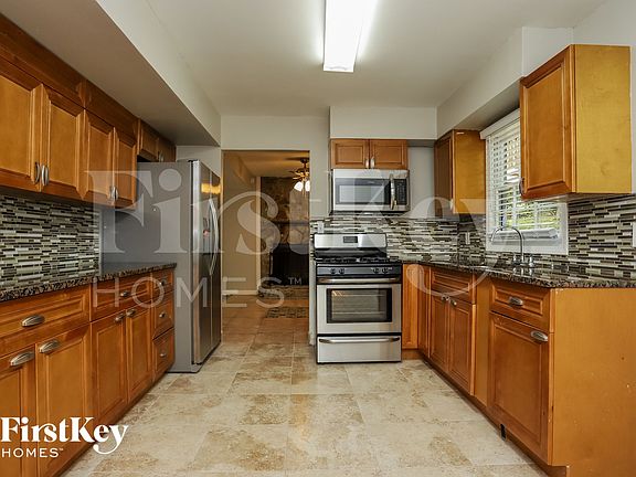 5th image of 1083 Forest Heights Rd