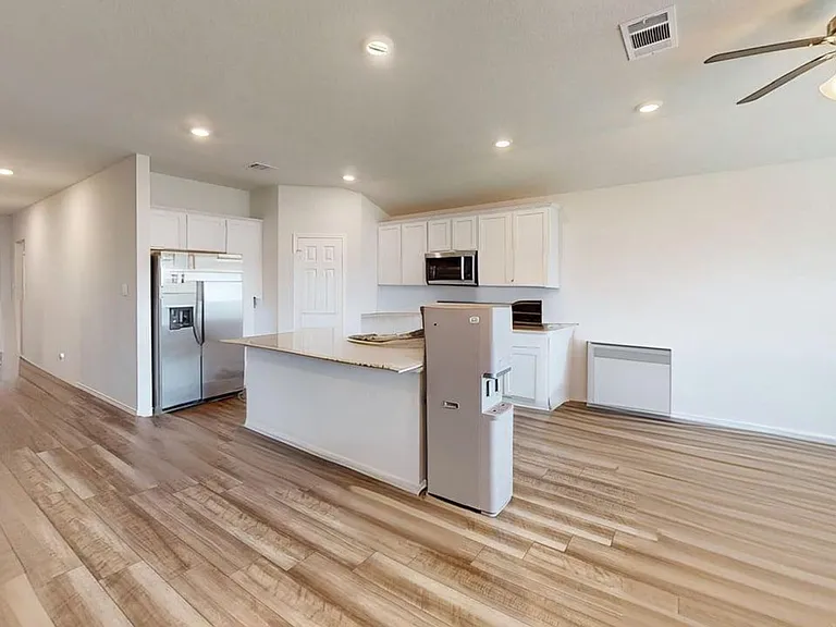 10016 Avendesora Rd — Photo 3