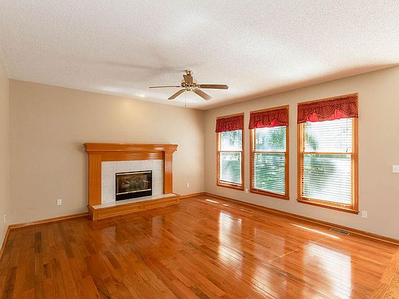 3rd image of 13225 Bond St