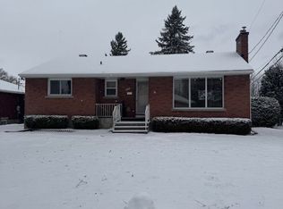 2243 Miramichi St, Ottawa, ON K2C0Z1