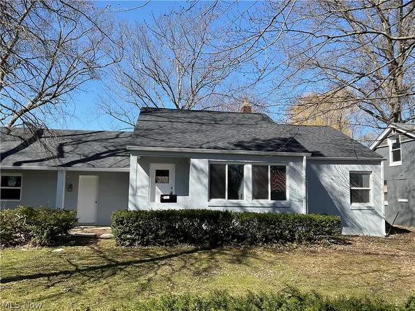 1350 Sebring Ave, Madison, OH 44057