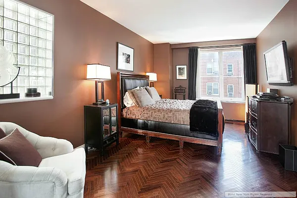 Sold by Bond New York | media 11