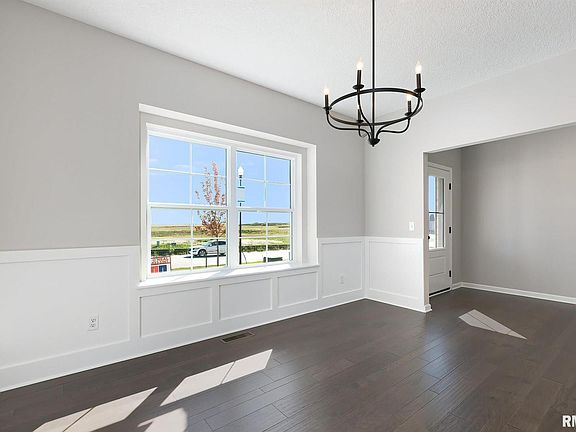 4th image of 208 W Torrey Pines Dr