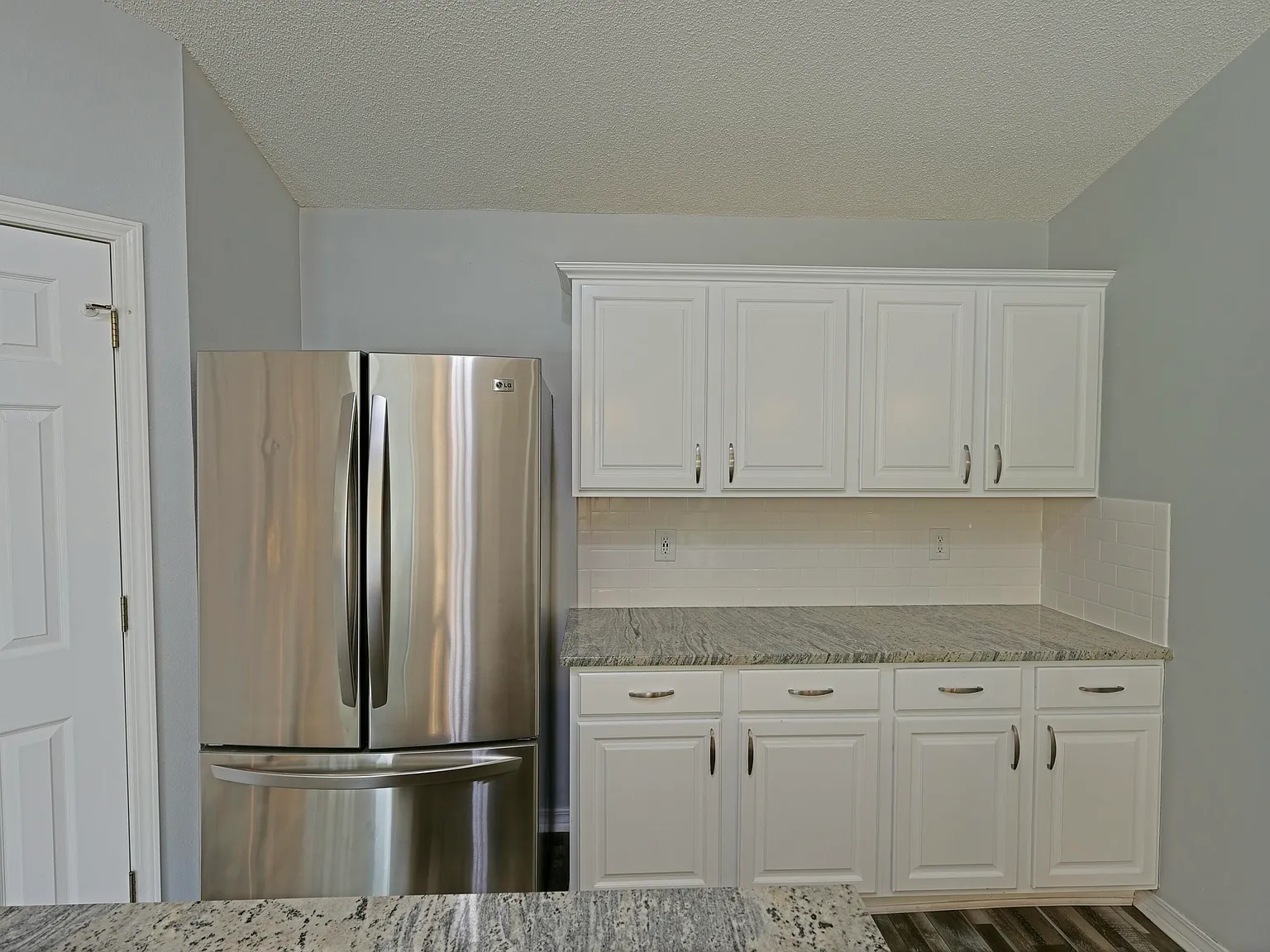 4 bed, 2.0 bath, 2128 sqft, $2,400 — Photo 4