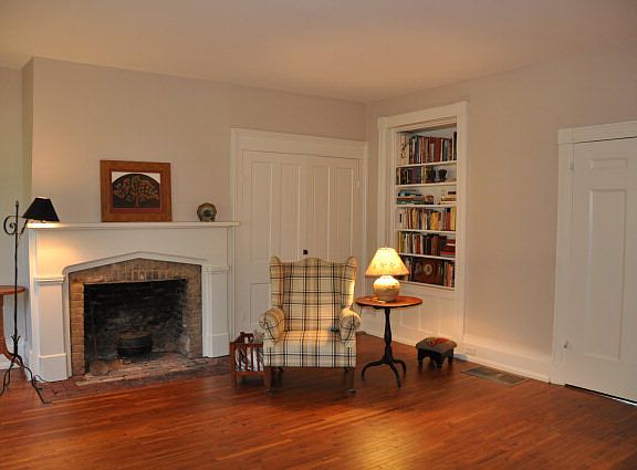 5th image of 608 S Green St