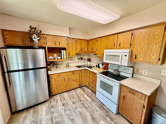 3rd image of 4062 Sheffield Dr
