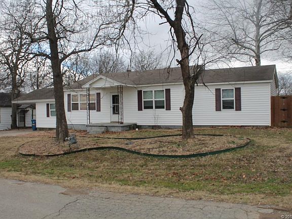 3rd image of 210 W Jackson Ave