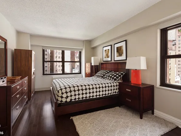 160 East 38th Street 7C image 3 of 10