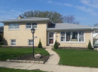 2210 Ash St, Des Plaines, IL 60018