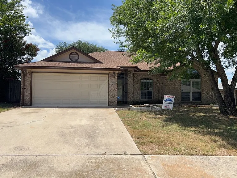 3906 Lone Oak Dr — Photo 1
