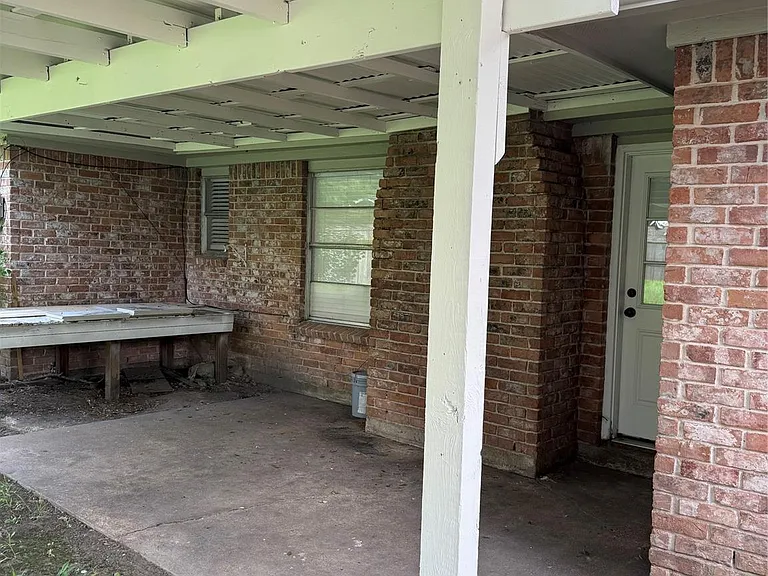 9002 Roos Rd — Photo 27