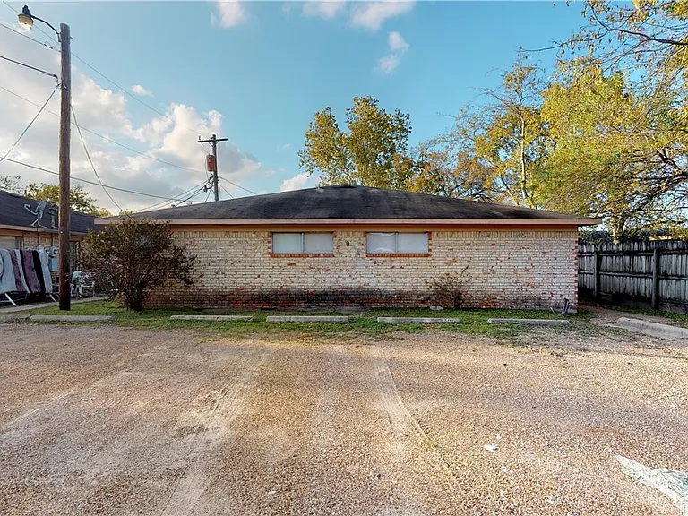 204 Lynn Dr #A — Photo 2