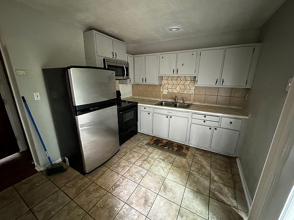 2nd image of 4815 Highlake Dr