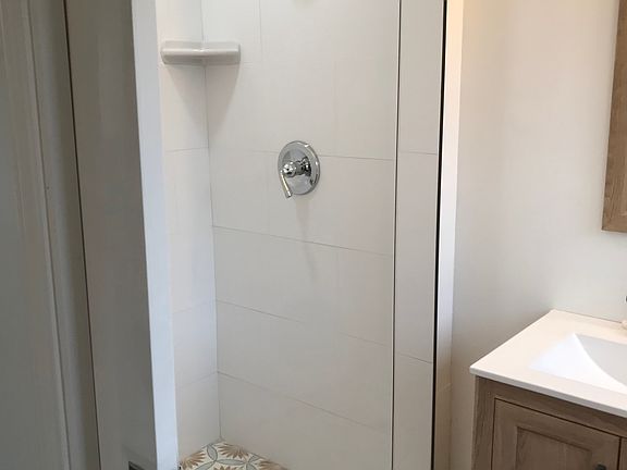 Walk In Shower/Porcelain Tile