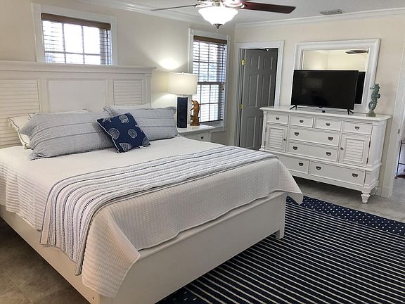 3rd image of 1008 Olivia St