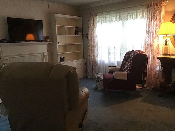 4th image of 406 Queensway Dr