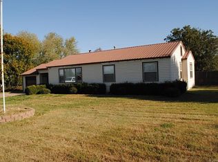 1110 W Davis Dr, Nowata, OK 74048