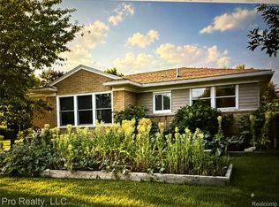 17028 W Thirteen Mile Rd, Beverly Hills, MI 48025