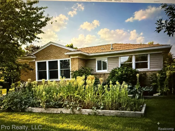 17028 W Thirteen Mile Rd, Beverly Hills, MI 48025