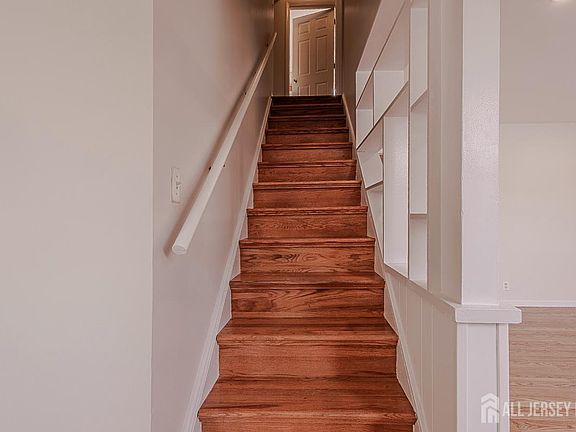 4th image of 253 9th St APT A