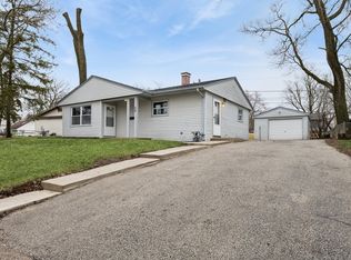 59 Wren Rd, Carpentersville, IL 60110