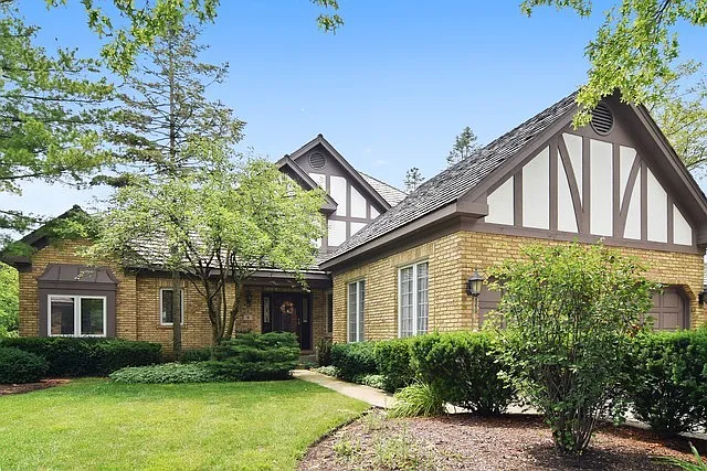 9 Bristol Ct photo 1