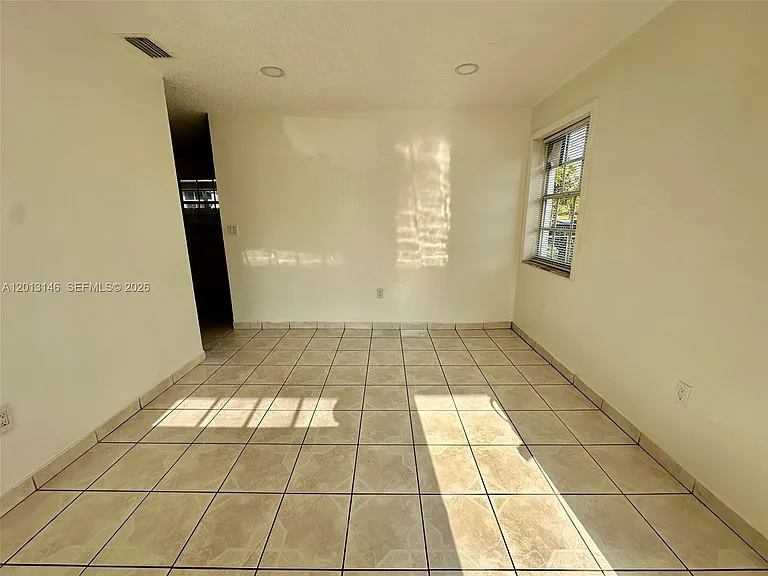 666 W 17th St #1 — Photo 5