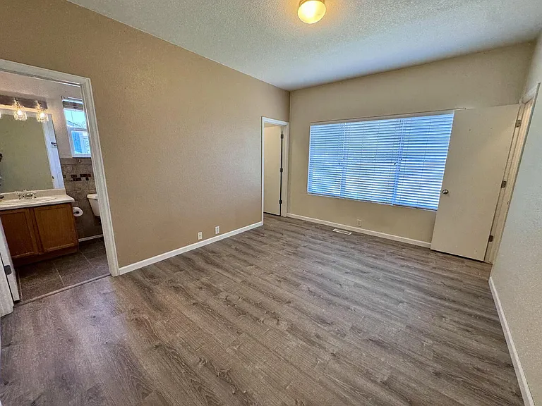 11260 Jersey Way — Photo 14