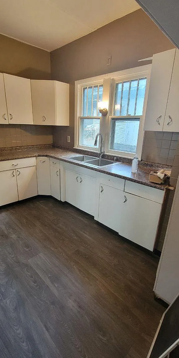 3 bed, 1.5 bath, 1344 sqft, $1,000 — Photo 2