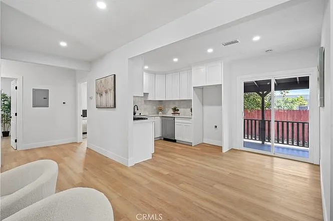 856 Newton St #856 — Photo 2