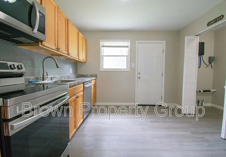1401 Thelbert Dr — Photo 5
