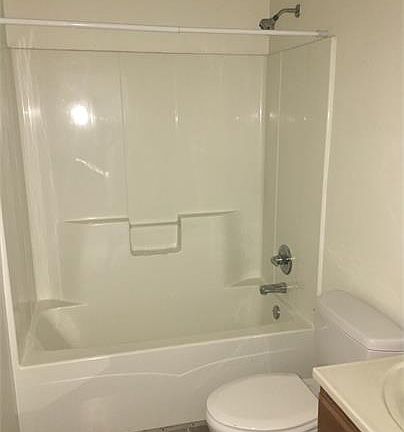 3rd image of 3615 Orchard Dr APT 11