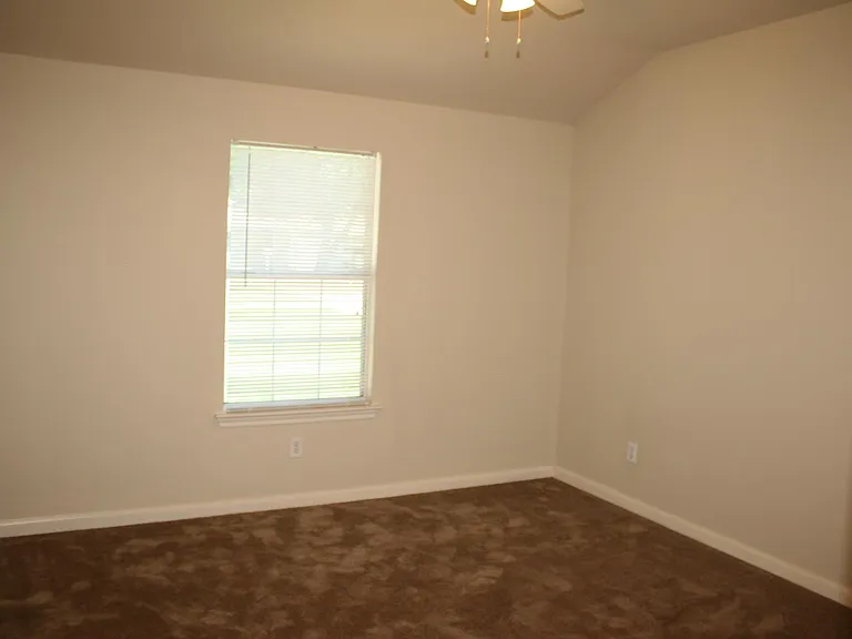 402 Masters Ave #B — Photo 2