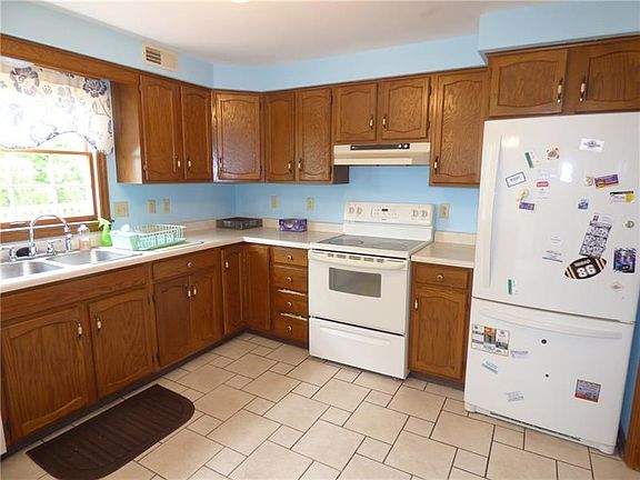 3rd image of 1072 McAllister Dr
