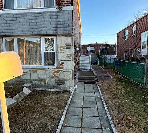 3rd image of 9853 Wistaria St